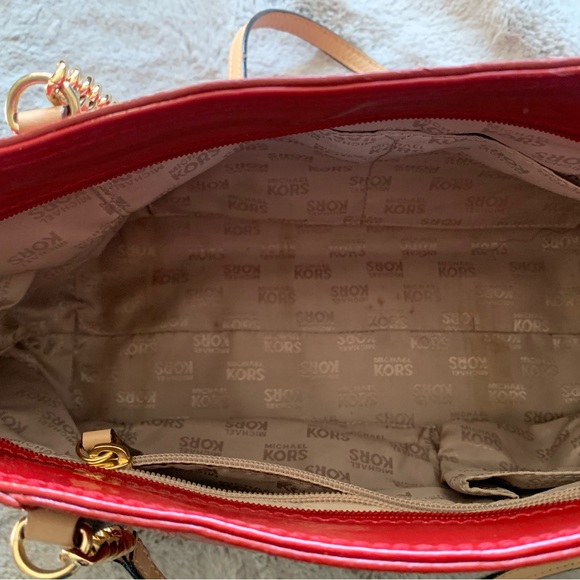 Michael Kors monogram tote bag. EYE CATCHING!